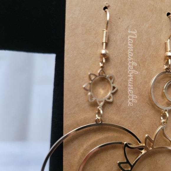 Metal Asymmetrical Golden Sun & Moon Dangle Drop Earrings - Picture 13 of 16